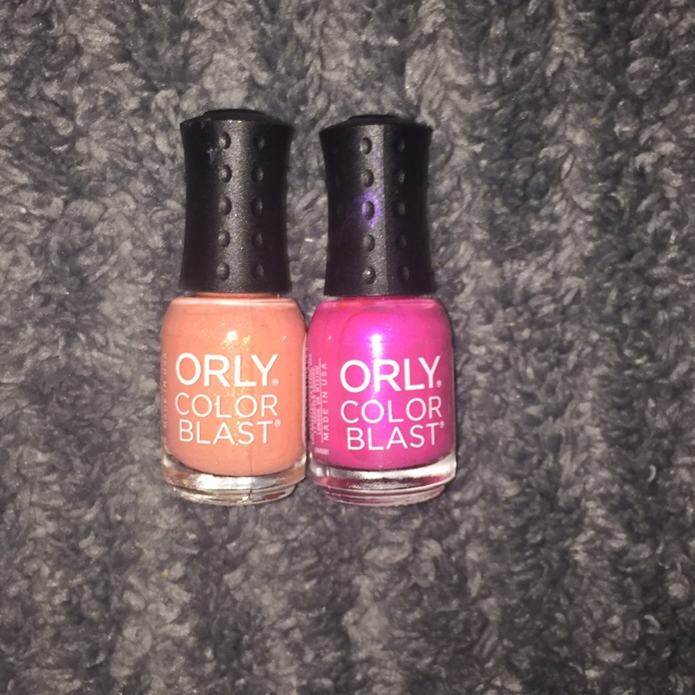 Bundle of two nail polishes